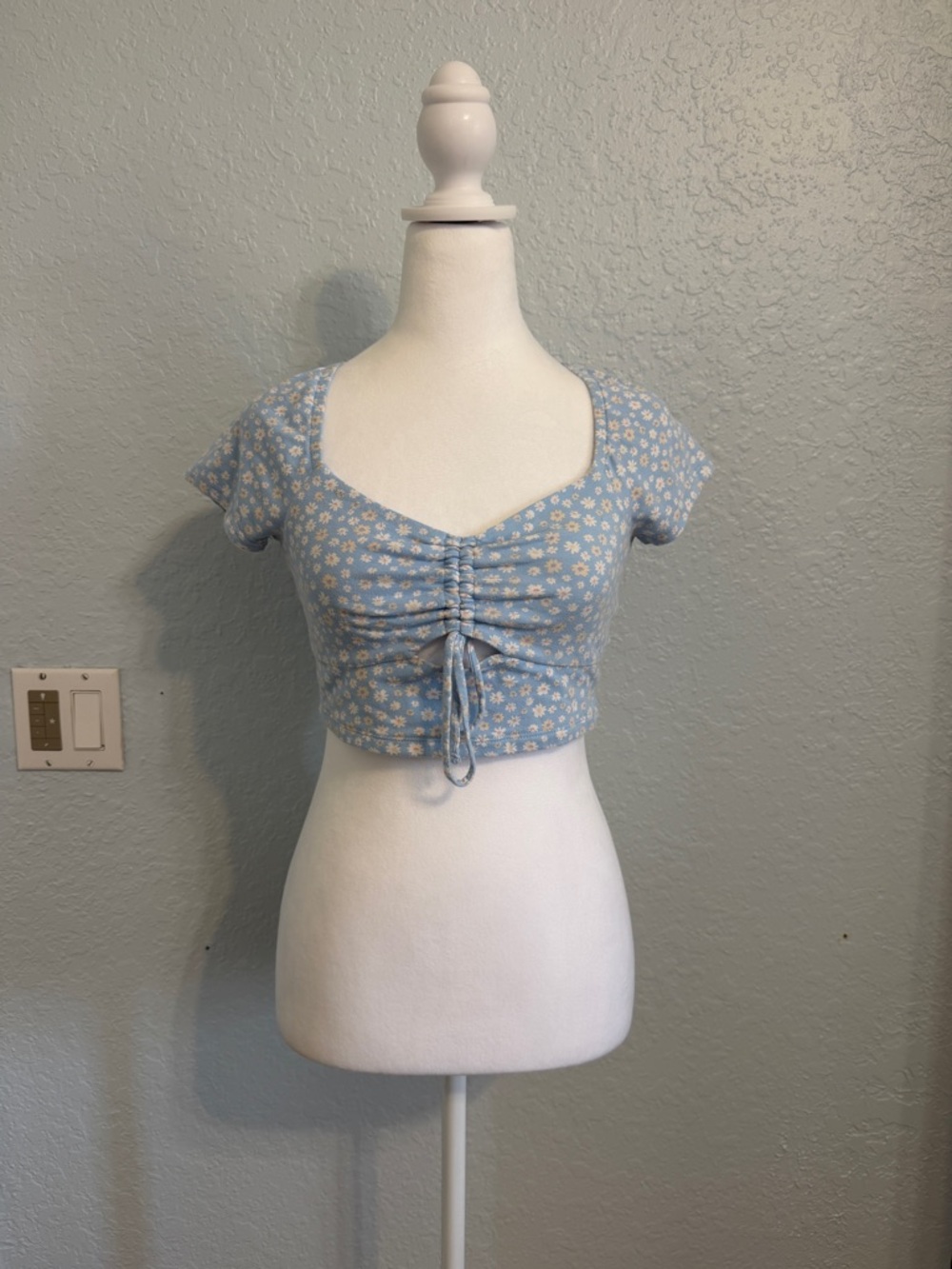 Aeropostale Light Blue Daisy Ruched Crop Top